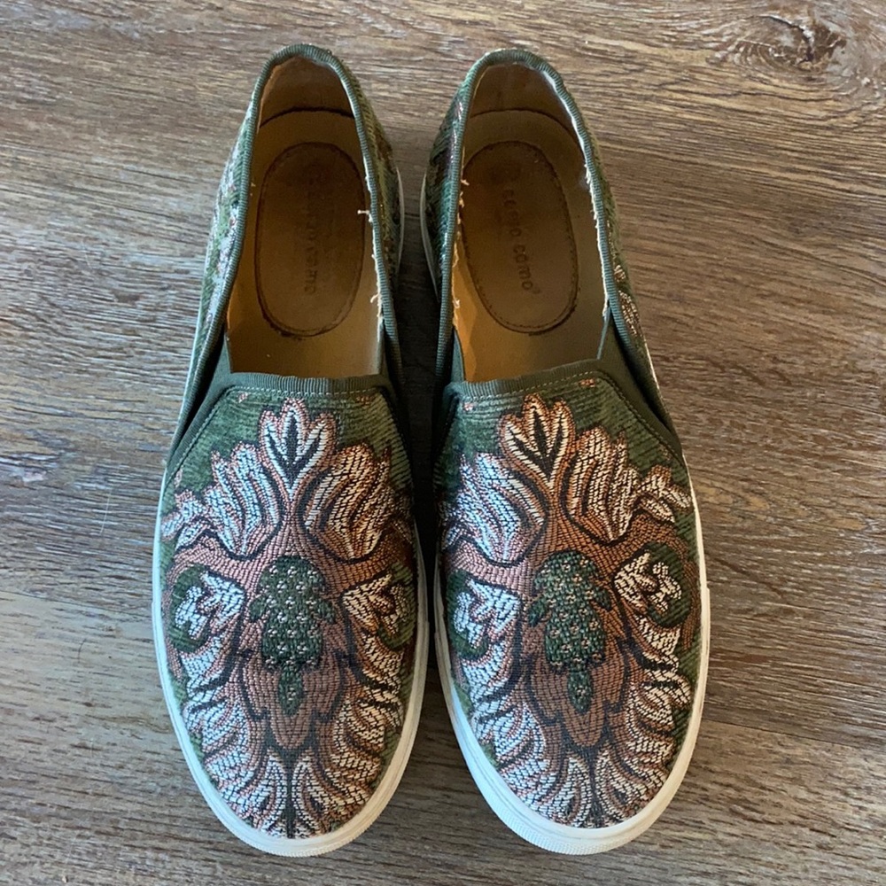Green patterned slip-on